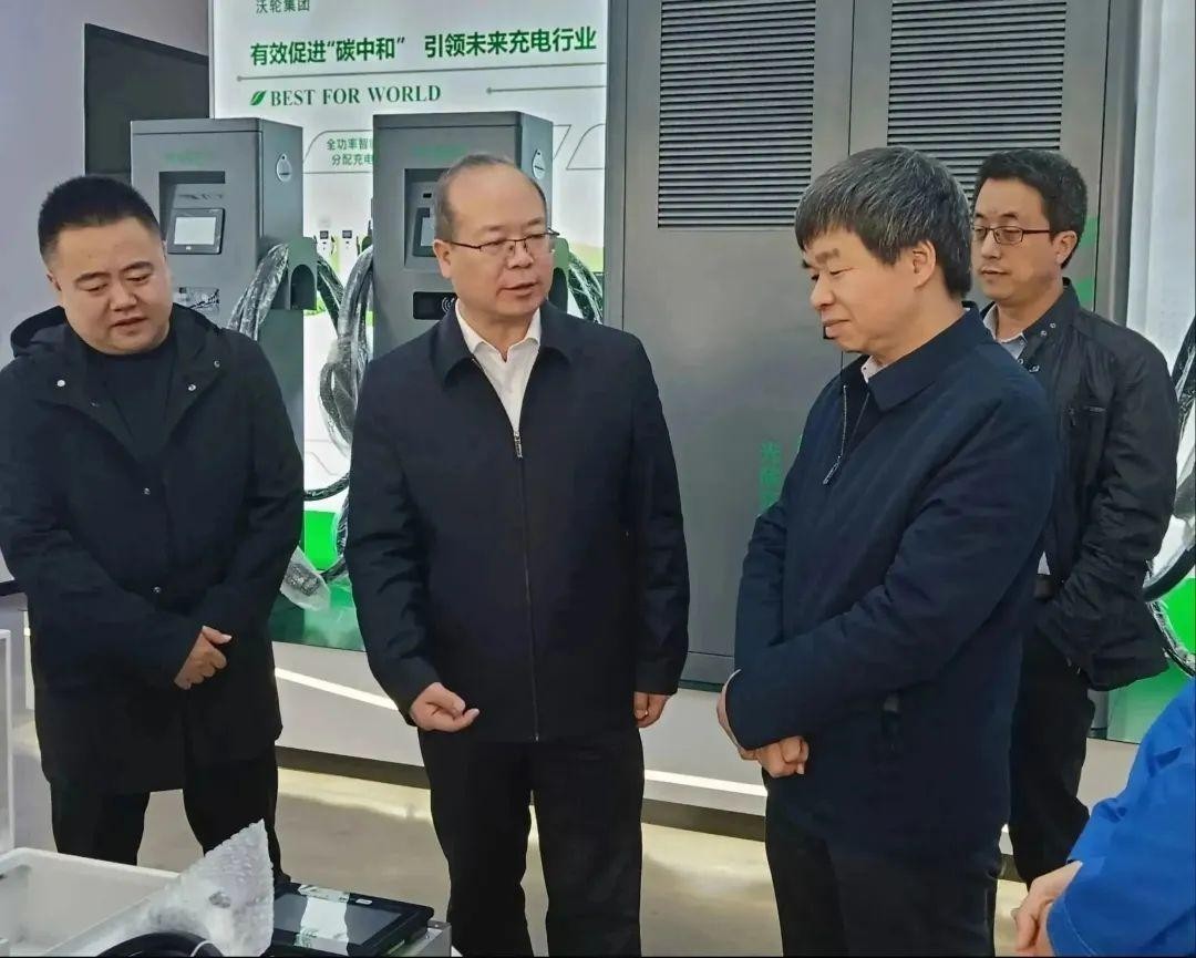 【領(lǐng)導(dǎo)關(guān)懷】四川省經(jīng)濟和信息化廳總經(jīng)濟師袁冰率隊蒞臨沃輪電氣調(diào)研指導(dǎo)工作