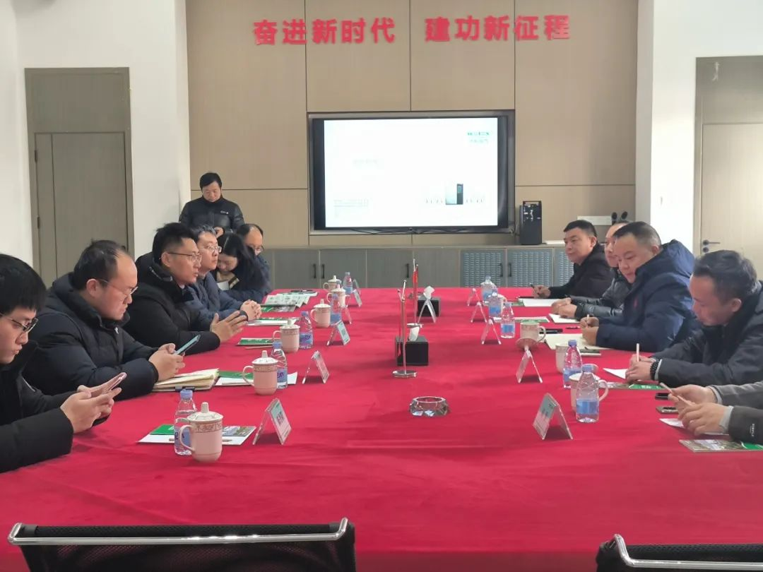 【合作交流】成都中試產(chǎn)業(yè)投資有限公司、青白江歐洲產(chǎn)業(yè)城管委會領(lǐng)導一行蒞臨沃輪電氣考察交流